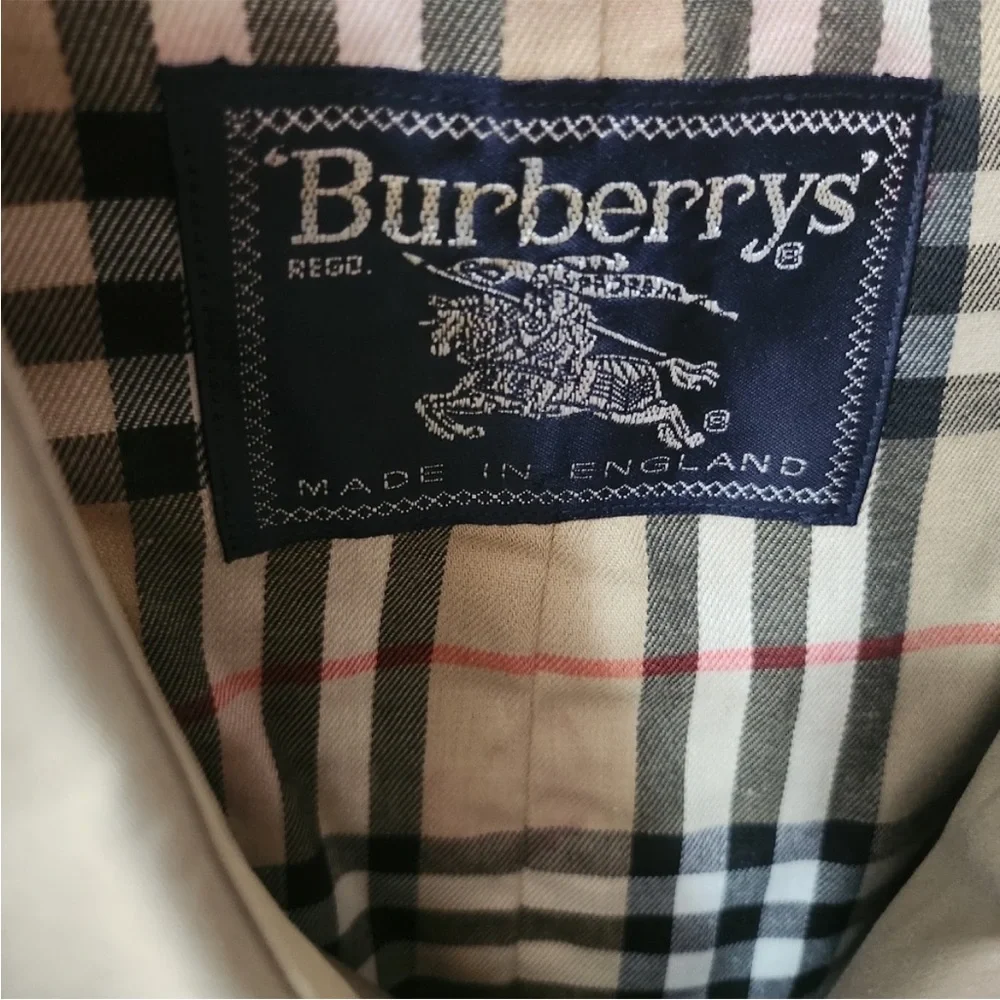 Burberry Beige Trench Coat with Signature Check Lining - Picture 8 of 16